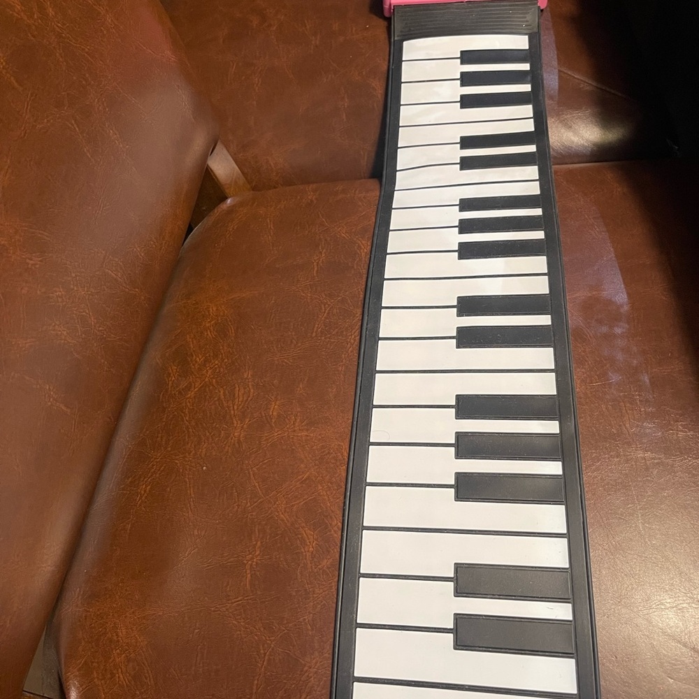 Vintage HELLO KITTY Roll-Up Piano Keyboard